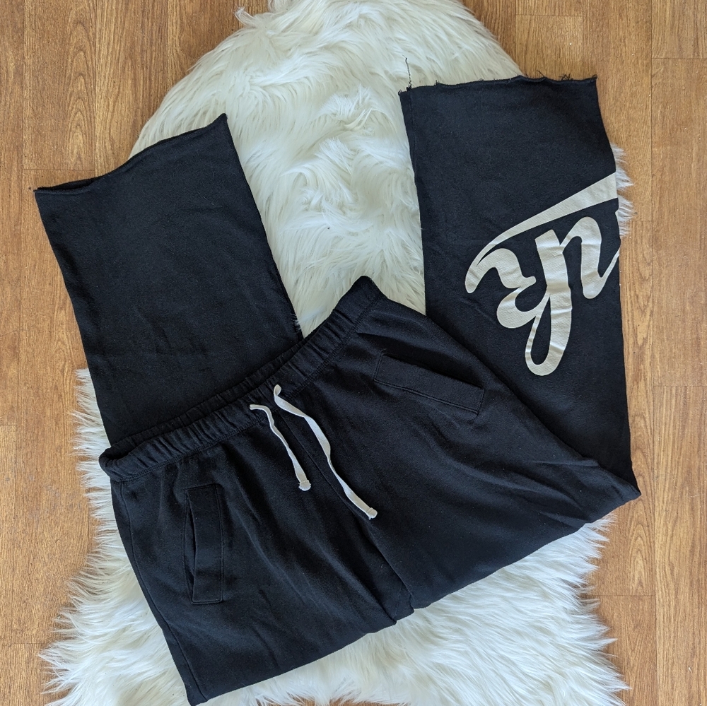PINK Victoria's Secret Classic Wide Leg Sweatpants Black With Script Print